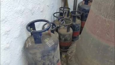 सागर: ईरान-इजरायल तनाव के बीच गैस को लेकर बढ़ी चिंता, सागर में एजेंसियों पर भीड़, बुकिंग हुई दुगनी