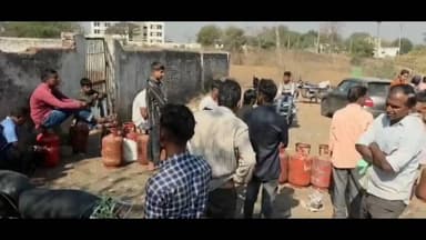 ઝાલોદ: દાહોદ જિલ્લાના ઝાલોદમાં ગેસના બોટલ માટે હાહાકાર મચ્યો