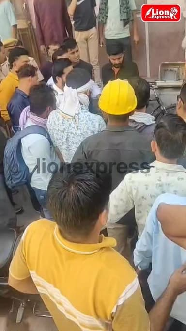 बीकानेर शहर से खबर
बिजली मीटर बदलने पहुंची टीम तो हुआ विवाद
बारह गुवाड़ स्थित सराय में बिजली मीटर व तार बदलने पहुंची कंप...