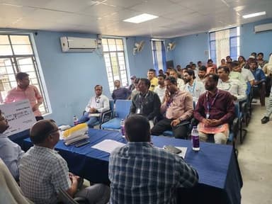 *आज जिला उद्योग केंद्र, छपरा के सभागार में उद्योग विभाग द्वारा संचालित विभिन्न योजनाओं - PMEGP, PMFME एवं प्रधानमंत्री व...