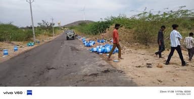बालेसर के कुई इंदा ग्राम पंचायत में शादी समारोह में पानी के केम्पर लेकर जा रहा ट्रेक्टर – ट्रोली पलटी,चा*र ब*च्चें हुऐ घ...