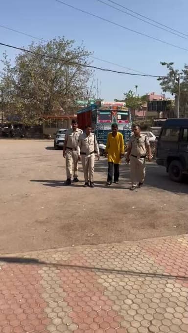 सतना,25000 हज़ार इनामी आदतन अपराधी मारपीट ,गुंडा गर्दी चोरी जैसे कई अपराध आरोपी का नाम रिषभ वंशकार पिता सुन्दरलाल वंशकार...