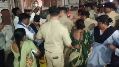 પાલિકાની મુખ્ય કચેરીએ ધરણા કરી રહેલા પાઠરણવાળાઓ અને સિક્યોરિટી સ્ટાફ વચ્ચે ઝપાઝપી,જુવો સંપૂર્ણ વિડીયો