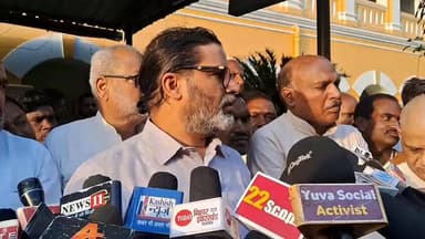 गुजरात के लोग बिहार में रिमोट कंट्रोल के माध्यम से करेंगे शासन: प्रशांत किशोर,
गया में प्रशांत किशोर ने कसा तंज,
मुख्यमं...