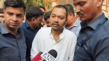 जदयू में शामिल होने के बाद निशांत कुमार का पैतृक गांव में भव्य स्वागत
कल्याण बीघा: जदयू नेता निशांत कुमार जदयू में शामि...