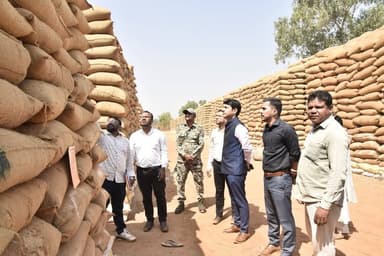 जगदलपुर कलेक्टर श्री आकाश छिकारा ने छोटे देवड़ा धान संग्रहण केंद्र का किया निरीक्षण। 🌾
⚠️ कड़ी चेतावनी: धान की शॉर्टेज ...