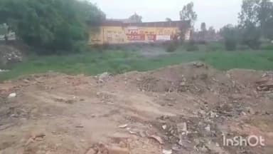 हमारी जमीन पे भूमाफिया अवैध कब्जा कर रहे है और हमारी जमीन के बराबर से सरकारी नाला मिट्टी डाल के पाट रहे है ।