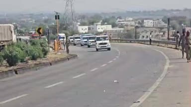 દાહોદ: સાંસદના પુત્રના લગ્નમાં આવેલા રાજ્યપાલ સાથે કાર્યકર્તાઓએ કરી મુલાકાત