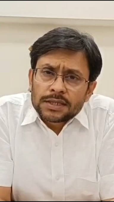 जिले में रसोई गैस सिलेंडर की आपूर्ति सामान्य, जिला कलेक्टर की अपील आमजन पैनिक न हो
एलपीजी सिलेंडर की अवैध रिफिलिंग और का...