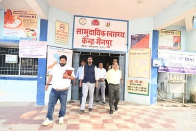 कलेक्टर श्री बी.एस. उइके एवं जिला पंचायत के सीईओ श्री प्रखर चंद्राकर ने सामुदायिक स्वास्थ्य केन्द्र मैनपुर का औचक निरीक्...