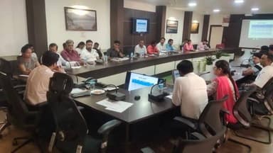 #बालाघाट
निवेश बढ़ाने और लघु उद्योगों के विकास पर कलेक्टर ने की समीक्षा
कलेक्टर श्री मृणाल मीना की अध्यक्षता में 12 मार्...