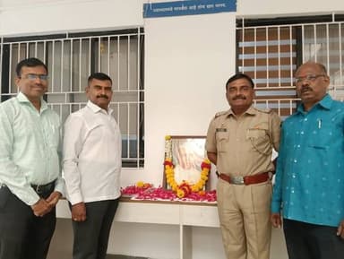 आज रोजी पोलीस आयुक्त कार्यालय सोलापूर शहर येथे यशवंतराव चव्हाण यांची जयंती साजरी करण्यात आली