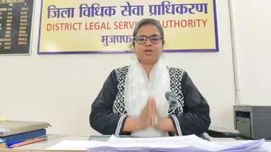 14 मार्च को व्यवहार न्यायालय मुजफ्फरपुर में आयोजित होनेवाले लोक अदालत के बारे में जानकारी देते जिला विधिक सेवा प्राधिकार...