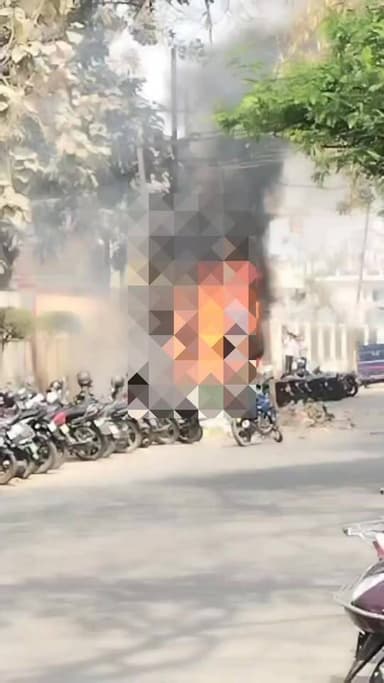 गर्मी की दस्तक के साथ ट्रांसफार्मर फुंका, एलवल इलाके की बिजली गुल, मुख्य मार्ग किनारे आग धधकने से मची अफरातफरी
https://a...