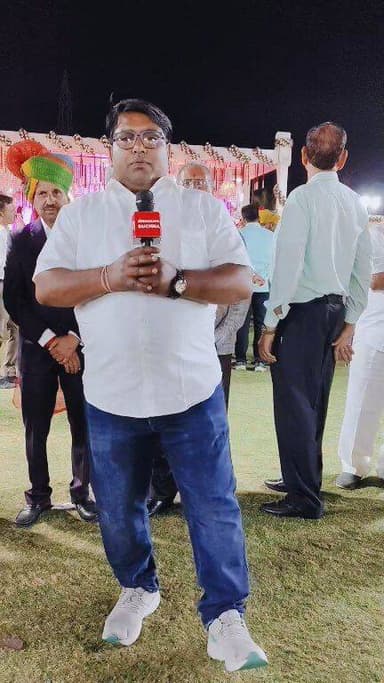 एक अनूठी शादी, वरमाला के दौरान गूंजे वैदिक मंत्र, बारातियों को दिए पौधे