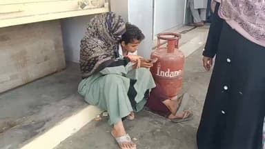 घरेलू गैस सिलेंडर लेने के लिए लोगों को करनी पड़ रही कड़ी मशक्कत
जिले की समस्त गैस सिलेंडर को लेकर मारामारी पीलीभीत के त...