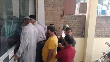 घरेलू गैस सिलेंडर लेने के लिए लोगों को करनी पड़ रही कड़ी मशक्कत
जिले की समस्त गैस सिलेंडर को लेकर मारामारी पीलीभीत के त...