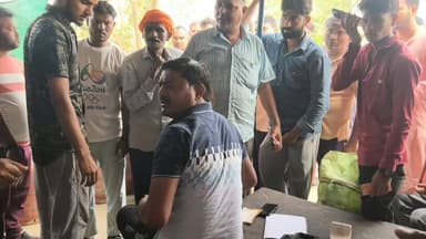 गाजीपुर,
एलपीजी के लिये गैस एजेंसियों पर लोगों की भीड़।
एलपीजी सिलेंडर के लिए लोगो को लगानी पड़ रही लाइन।
प्रशासन का दावा...