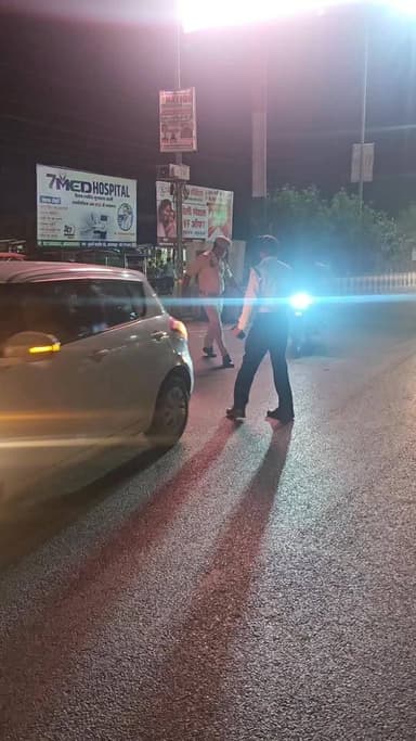 #गाजीपुर तिराहे पर यातायात पुलिस की सख्त चेकिंग #नियम तोड़ने वाले दोपहिया चालकों के कटे चालान
#मऊ #यातायात_पुलिस #रोड_से...