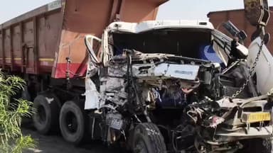 कैमूर :#कुदरा में भीषण सड़क हादसा ट्रक और ट्राली ट्रक की टक्कर में चालक घायल, बेहतर इलाज के लिए हायर सेंटर रेफर