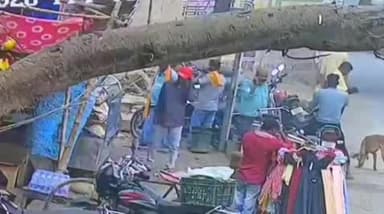 मांझी: मांझी चट्टी मछली बाजार के पास से बाइक चोरी, सीसीटीवी में कैद हुई घटना