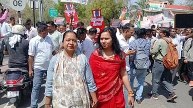 गैस सिलेंडरों की कालाबाजारी एवं अवैध रीफिलिंग के खिलाफ #अजमेर में #कांग्रेस का जिला कलेक्ट्री पर विरोध प्रदर्शन..🔴
देख...