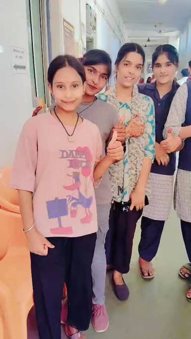 शासकीय उच्चतर माध्यमिक विद्यालय दीपाखेड़ा की बच्चियों ने HPV वैक्सीन लगवाई।
#Mandsaur
#मंदसौर