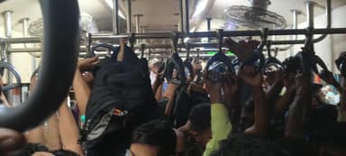 रफीगंज: रफीगंज से पटना जंक्शन आने-जाने वाली कई ट्रेनों के परिचालन में बदलाव से रेलयात्रियों को हो रही है समस्या