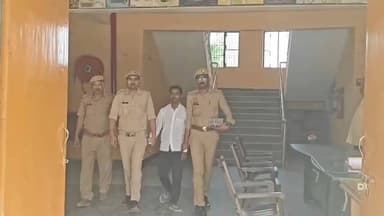 आज़मगढ़: झारखंड के फ्रॉडस्टरों को म्यूल खाता (दूसरे के नाम से खाता खुलवाकर) फ्रॉड राशि मांगने वाले शातिर अपराधी रितिक गिरफ्तार