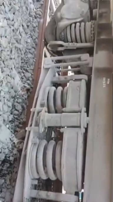 ब्रेकिंग सिवनी
सिवनी जिले के केवलारी स्टेशन के खैररांजी गांव के पास ट्रेन के दो डब्बे पटरी से उतरे...
ट्रेन शहडोल से च...