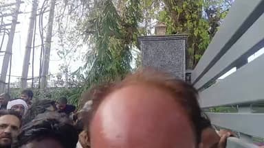 FIA के दफ्तर पहुंचे बाटा पुल के लोग...
शिकायत करने में बजाय हमारी परेशानी भी सुनो