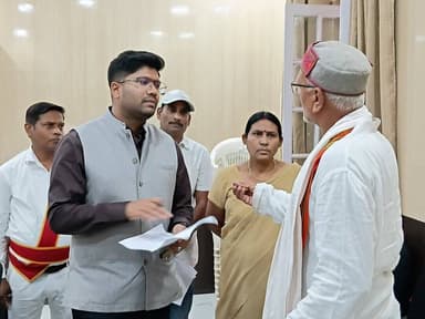 जनता के दरबार में जिलाधिकारी कार्यक्रम के तहत आज हुई जनसुनवाई में जिलाधिकारी निखिल धनराज निप्पाणीकर के समक्ष 25 फरियादिय...