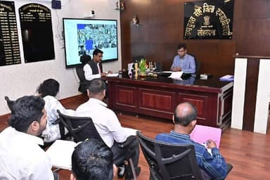 लोहरदगा: कुडू-उदयपुरा पथ व बाईपास भूमि मुआवज़े पर उपायुक्त ने शीघ्र भुगतान का दिया निर्देश