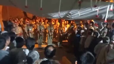 बीएसएफ के उप निरीक्षक श्री सुरेश कुमार यादव को सैन्य सम्मान के साथ दी अंतिम विदाई
तिरंगे में लिपटकर दिल्ली से सीतापुर पह...