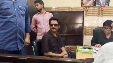 बुढ़ाना: तहसील में नवाजुद्दीन सिद्दीकी को देखने के लिए उमड़ा जन सैलाब, कृषि भूमि का कराया बैनामा, लोगों में देखने की लगी होड़