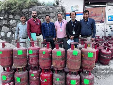 रुद्रप्रयाग में एलपीजी सिलेंडरों की कालाबाजारी पर बड़ा एक्शन!! प्रशासन का शिकंजा कसा – 22 घरेलू गैस सिलेंडर जब्त!!
डीएम...
