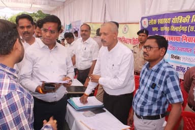 ग्राम मनपसार में जिला स्तरीय जनसमस्या निवारण शिविर आयोजित किया गया। कलेक्टर डॉ. संजय कन्नौजे ने शिविर का निरीक्षण किया।
...