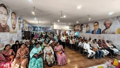 कोडरमा
झुमरीतिलैया नगर परिषद के नवनिर्वाचित जनप्रतिनिधियों के बीच समन्वय और बेहतर कार्यशैली विकसित करने के उद्देश्य से प...