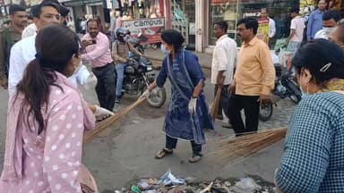 हड़ताल के बीच मेयर,पार्षद और निगम कर्मचारियों ने शहर से उठाया कूड़ा
#indiakhabar9
#uttrakhand
#BJP