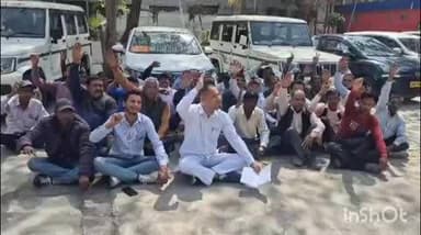 धारी: राज्य आंदोलनकारी हरीश पनेरू के नेतृत्व में जिला पंचायत गैंग कर्मियों ने वर्षभर रोजगार और न्यूनतम मजदूरी की मांग की