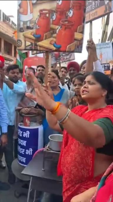 कोटा में रसोई गैस सिलेंडरों की कमी और बढ़ती कीमतों के विरोध में कोटा कांग्रेस कमेटी ने प्रदर्शन किया।
#kota #कोटा #raj...