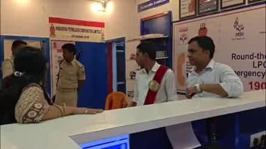 मशरक: मढ़ौरा एसडीओ ने डुमरसन बंगरा में गैस एजेंसी का औचक निरीक्षण किया