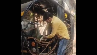 झांसी: झांसी पुलिस को चुनौती, ओरछा गेट में दिनदहाड़े चल रहा अवैध गांजे का कारोबार, वीडियो सोशल मीडिया पर हुआ वायरल