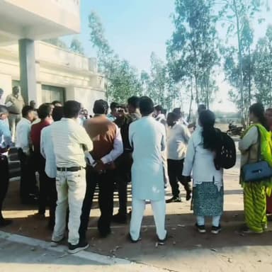 शाहनगर में राज्य कर्मचारी ब्लॉक इकाई ने SDM को सौंपा ज्ञापन
#शाहनगर
#पन्ना
#मध्यप्रदेश
#शिक्षक_आंदोलन
#TET_अनिवार्यता
#श...