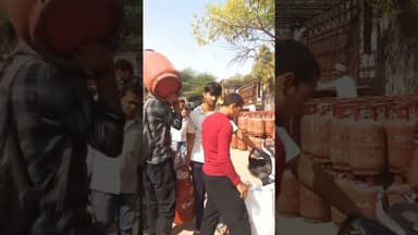 Sona Gas Agency पर लगी लोगों की गैस लेने के लिए लम्बी लाईन #LpgGas #lpgprice #LpgGasShortage
