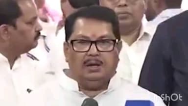 डोळ्यावर पट्टी बांधली का ? २ किलोमीटरची रांग दिसत नाही का? – विजय वडेट्टीवार