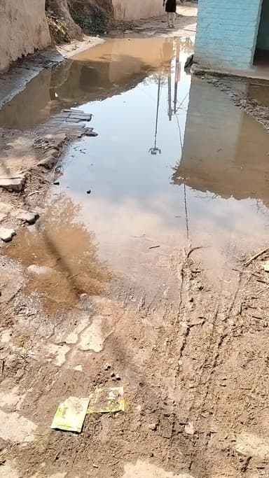 chitrkut jila Gram rampuriya abbal Hai yah video aam Janata pareshan Pani sari naliyo ka roka Gaya ha ####@@