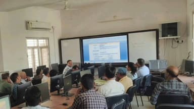 निवाड़ी: निवाड़ी के शासकीय पीजी कॉलेज में अधिकारियों को दिया गया प्रशिक्षण