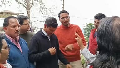 #रानीखेत,#बग्वालीपोखर अन्य जगहों पर अधिकारियों द्वारा #छोटे_व्यवसायियों छापेमारी , #एक ओर #व्यवसायिक #सलेंडर बंद तो दूसर...