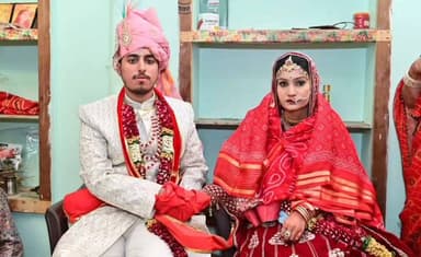 पति का दूसरी #लड़*कियों के साथ #अफेयर पत्नी #दीपिका सोनी खा रहीं हैं दर-दर की ठोकरे।